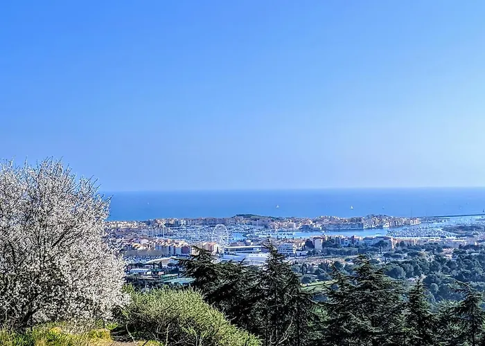 Cap D T4 Duplex Center Port Private Parking Wifi Air Conditioning Agde